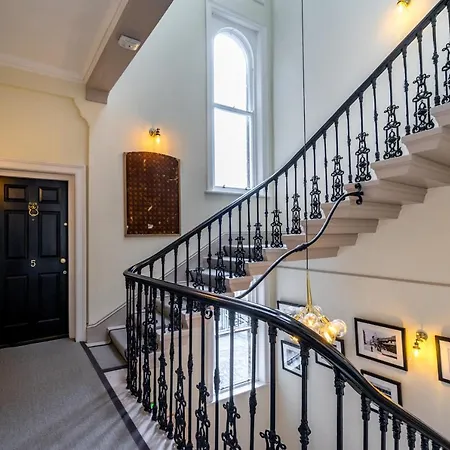 5 Rowntree House Apartman *