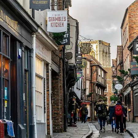 Apartment 5 Rowntree House *