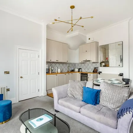 5 Rowntree House *