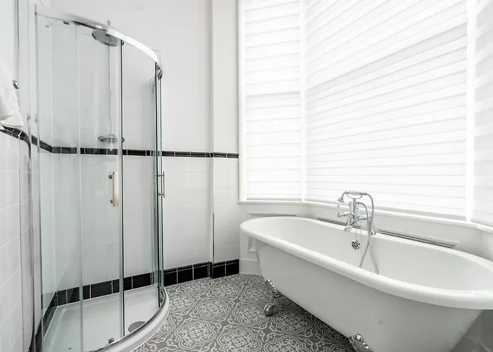 5 Rowntree House Apartment *